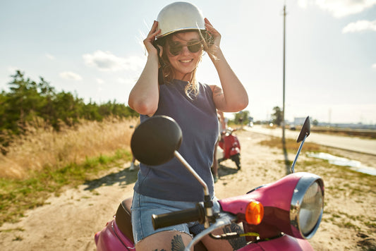Should a motorcycle helmet fit tight?